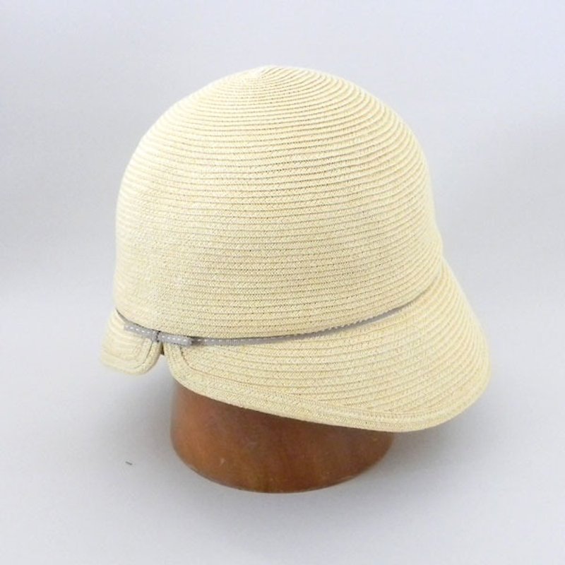 ブリム（つば・ひさし）の後ろが分かれているデザインなので襟元がすっきり。小ぶりなクラシックテイストなハットです。【PL1212-Natural】 - 帽子 - 紙 カーキ