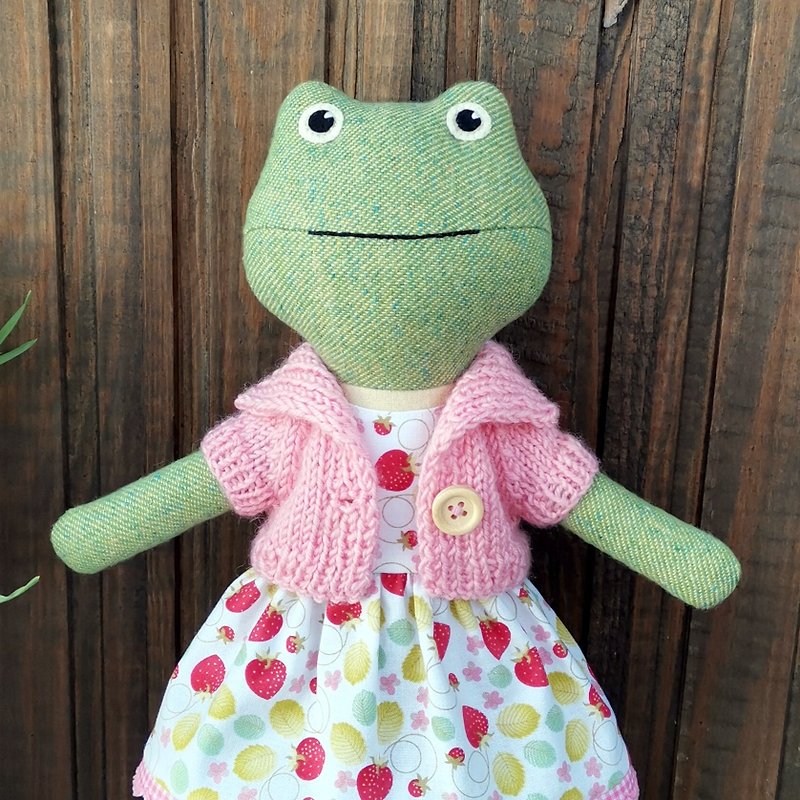 Green frog girl, handmade soft toad toy, textile stuffed doll - 公仔模型 - 羊毛 多色