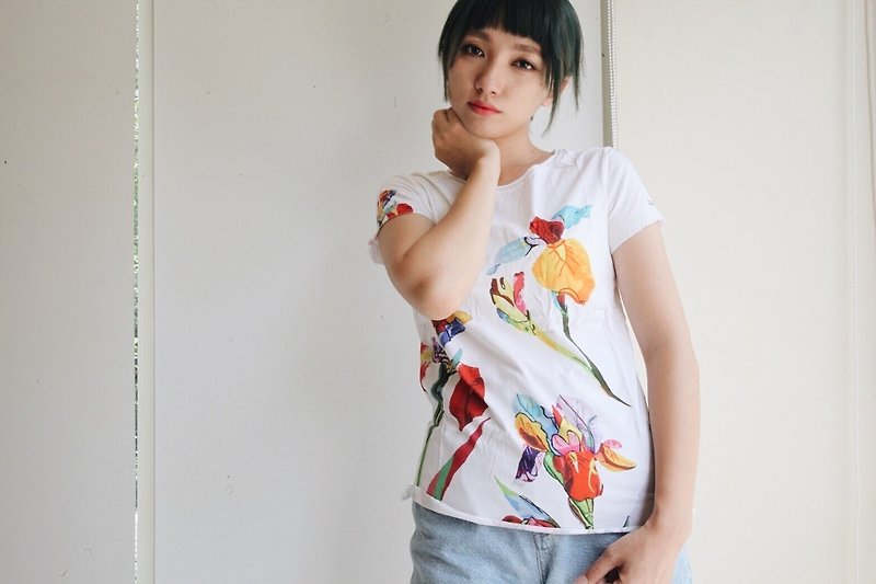 Iris flower series white - Women's T-Shirts - Cotton & Hemp 