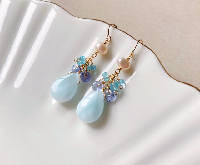 ホワイトジェードとブルーアパタイトのピアス　14kgf ホワイトジェードとブルーアパタイトのピアス 14kgf 新品 パリ購入