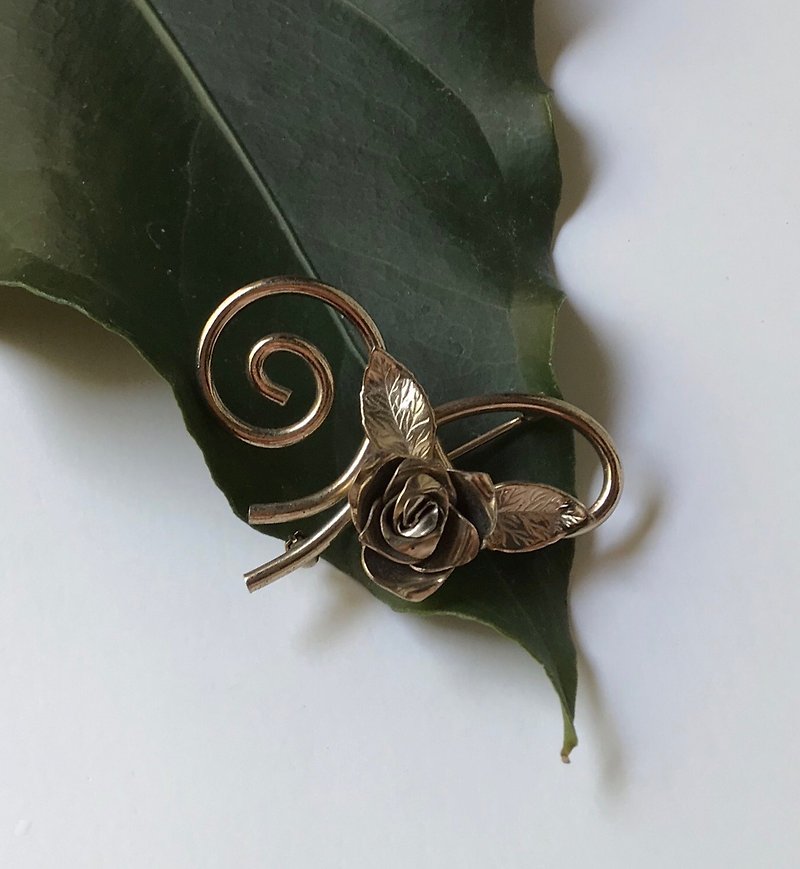 Blooming / rose brooch - เข็มกลัด - โลหะ สีเงิน
