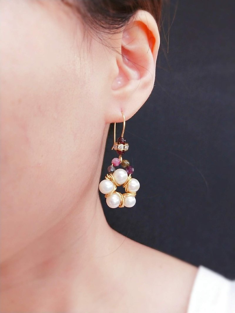 earring. Pearl flower * red garnet ear hook ear clip earrings - ต่างหู - ไข่มุก หลากหลายสี