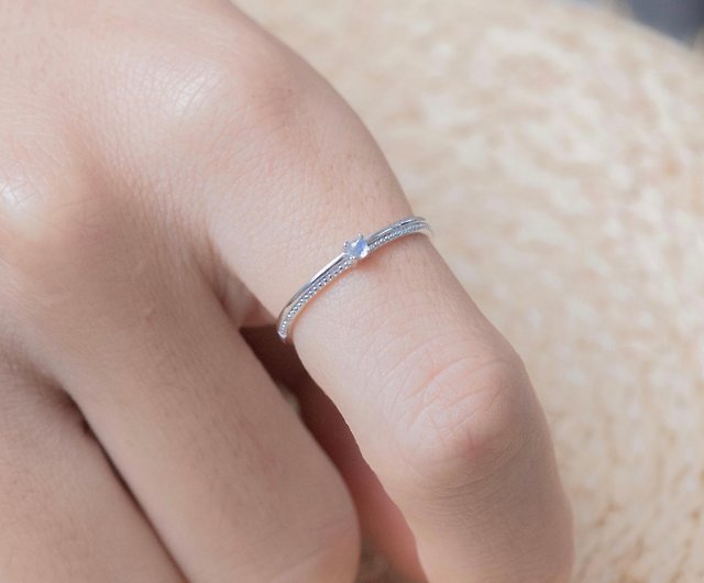 Hectare Elegantie zeemijl Moonstone 925 Sterling Silver Simple Small Gemstone Ring Adjustable Ring -  Shop happy sheep jewelry General Rings - Pinkoi