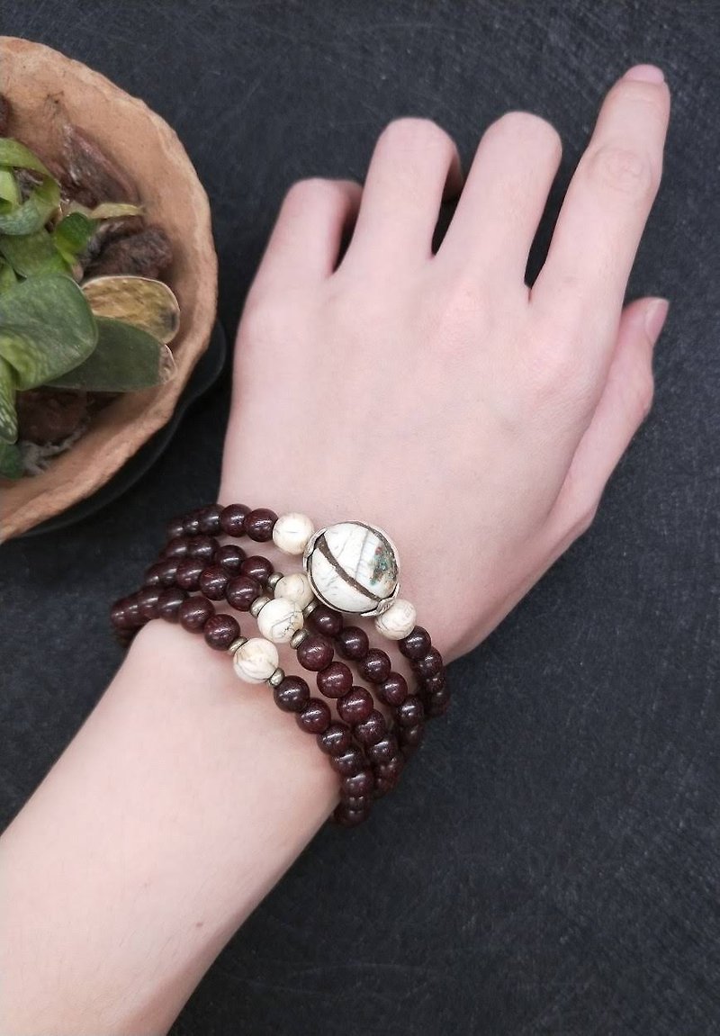 [108 rosary series. The only product] lobular rosewood * 砗磲 set green pine rosary multi-ring bracelet - Bracelets - Wood Brown