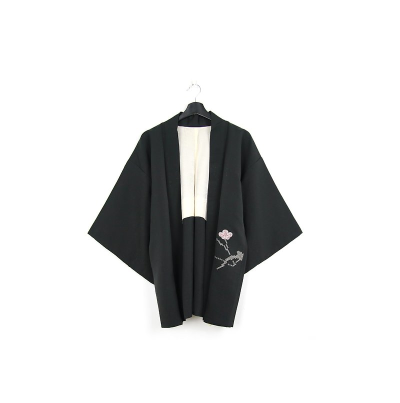 Back to Green-Japan brought back feather weaving embroidery plum/vintage kimono - Women's Casual & Functional Jackets - Silk 