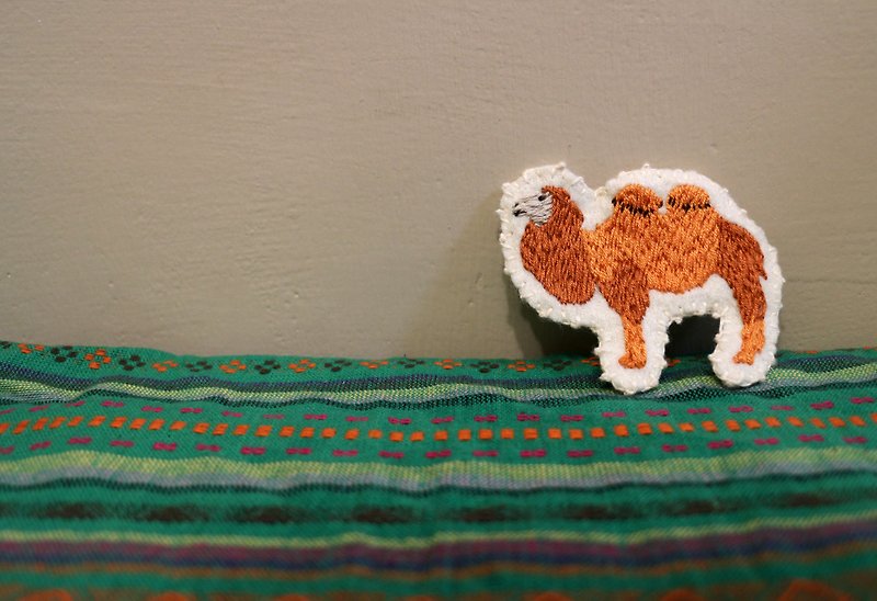 Frontier camel embroidery pin brooch - เข็มกลัด - งานปัก สีส้ม