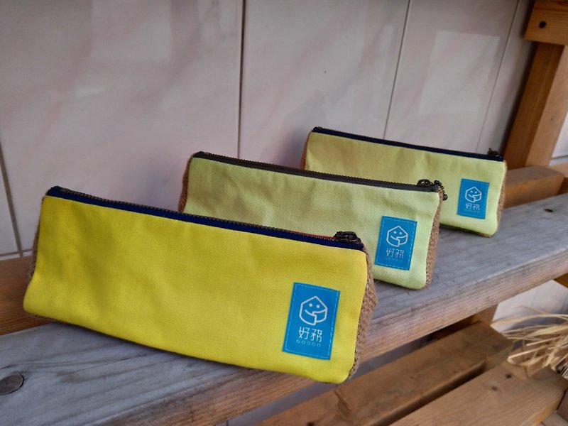 [GOODO Haowu] Hand-made × coffee linen / stitching triangle pencil case yellow group - Pencil Cases - Cotton & Hemp Yellow