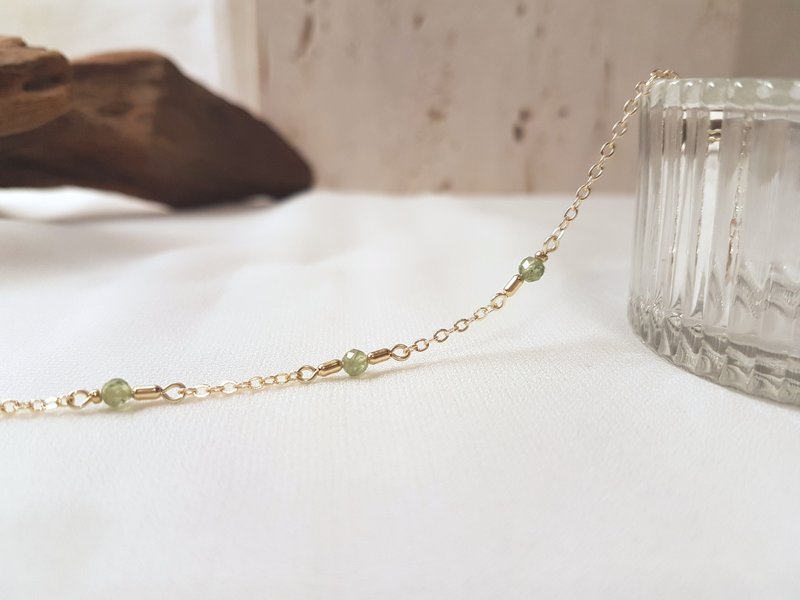 Luxurious Scenery‧ Green Stone Line Thin Bracelet - สร้อยข้อมือ - เครื่องประดับพลอย สีเขียว