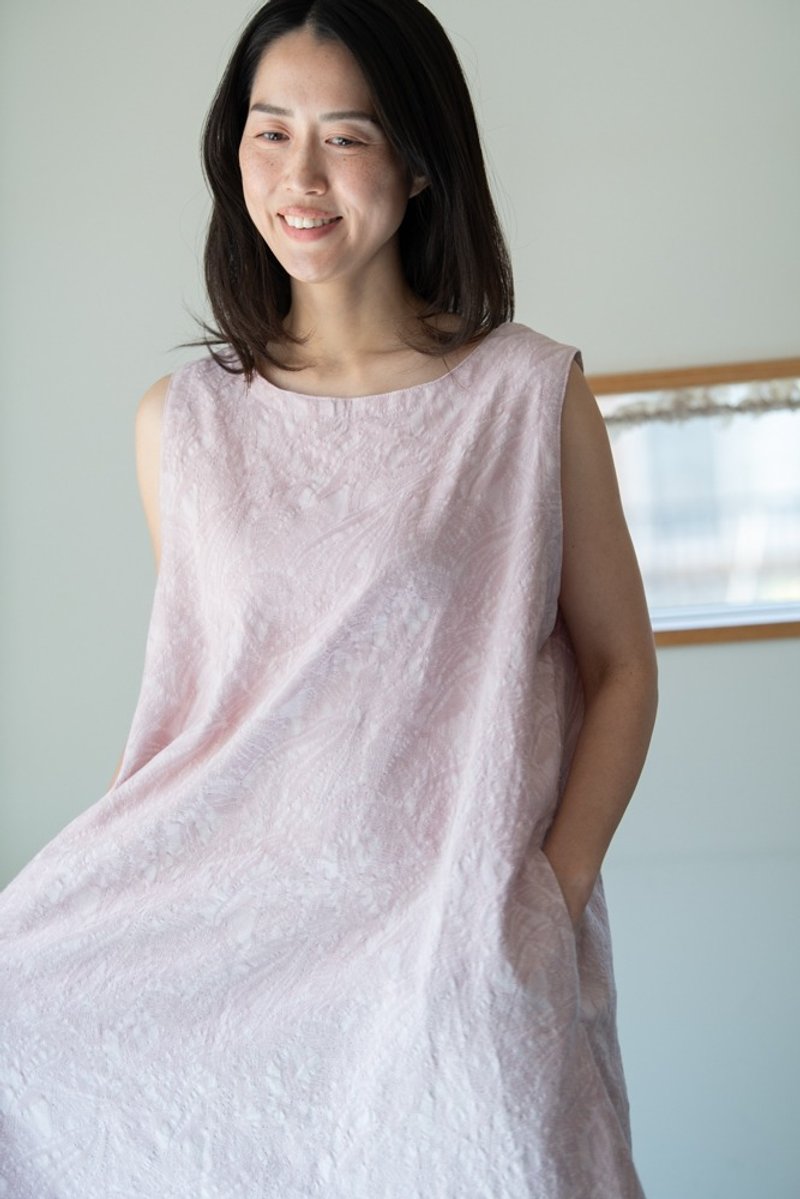 ジャガード織り　ワイドフレアーワンピース【Organic Cotton／シャクヤク染め】 - 洋裝/連身裙 - 棉．麻 粉紅色