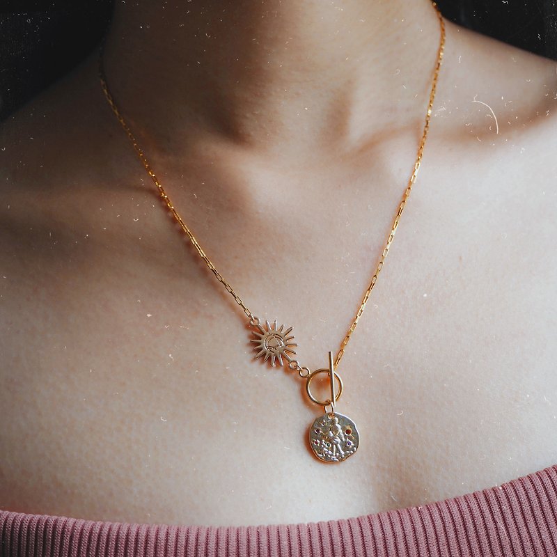 'Aquarius' gold plated necklace - สร้อยคอ - โลหะ สีทอง