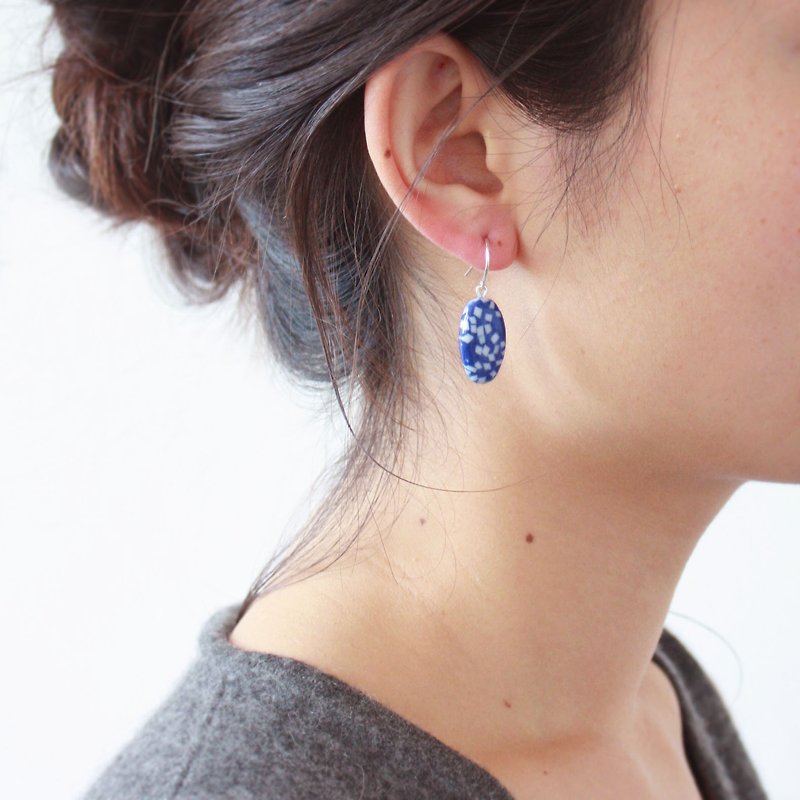 純銀耳勾 陶瓷耳環 鈷藍磨石子耳環 攝氏1280度高溫燒製 - 耳環/耳夾 - 瓷 藍色