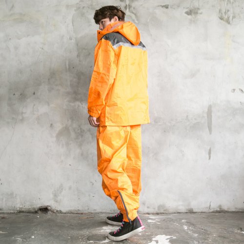 DESCENTE オレンジ レインコート