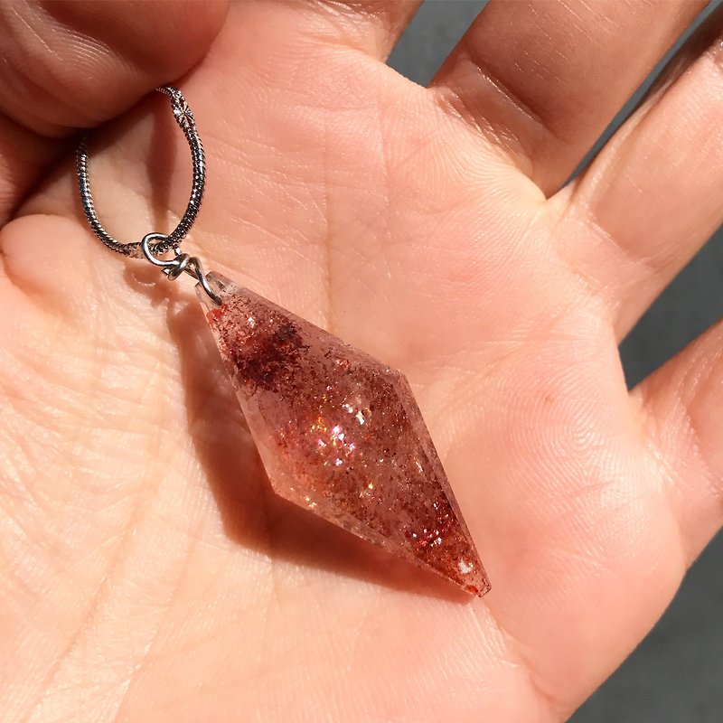 【Lost and find】 Natural stone super seven strawberry crystal Lingshi necklace - สร้อยคอ - เครื่องเพชรพลอย สีแดง