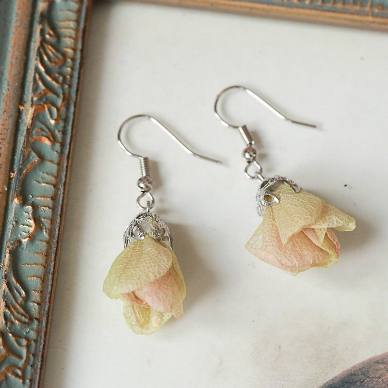 "Three hand-made floral cat" is not withered hydrangea flowers earrings - ต่างหู - พืช/ดอกไม้ 