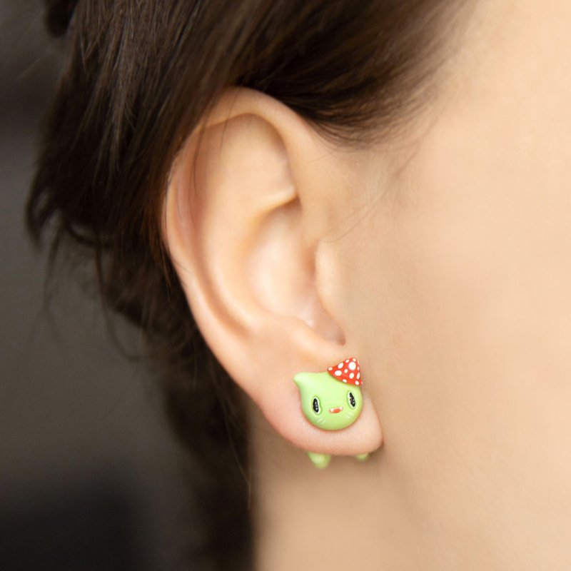 Mushroom Cat Earring - Cute Jewelry for Cat Lovers - Handmade Art - ต่างหู - วัสดุอื่นๆ สีเขียว