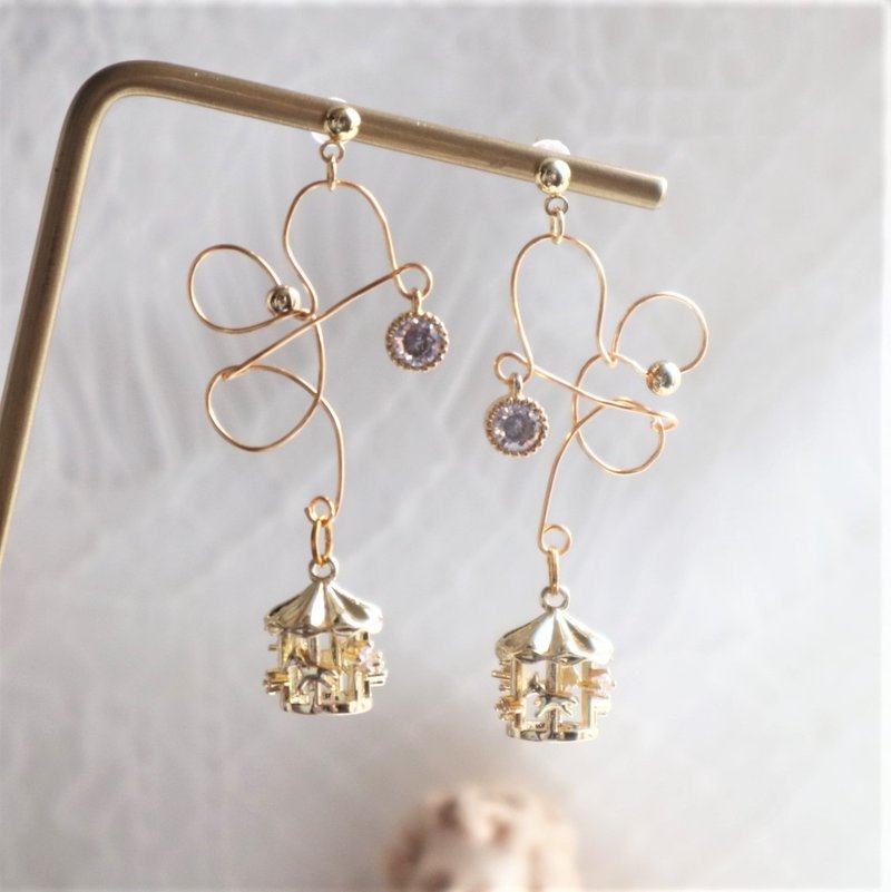 [Temperament Series] Amusement Park Merry go round Hypoallergenic Earrings - Earrings & Clip-ons - Other Metals Gold