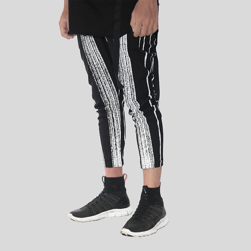 【Ionism】Narrow tube cropped trousers printing - กางเกงขายาว - เส้นใยสังเคราะห์ สีดำ