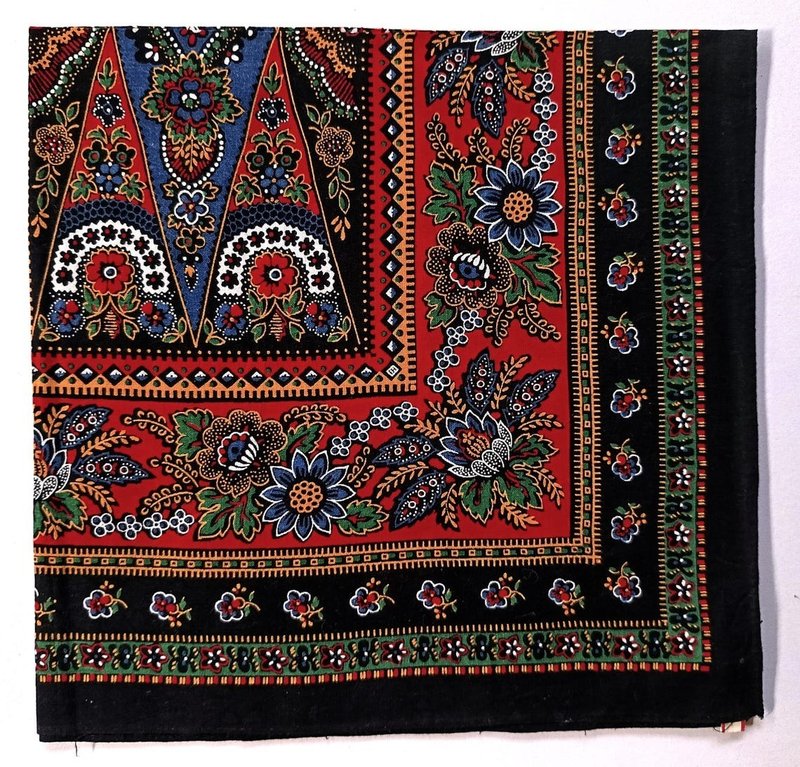 Multi Color Floral Print Bandana, 20.5 x 20 inches, Cotton 100% Floral Bandana - 絲巾 - 棉．麻 紅色