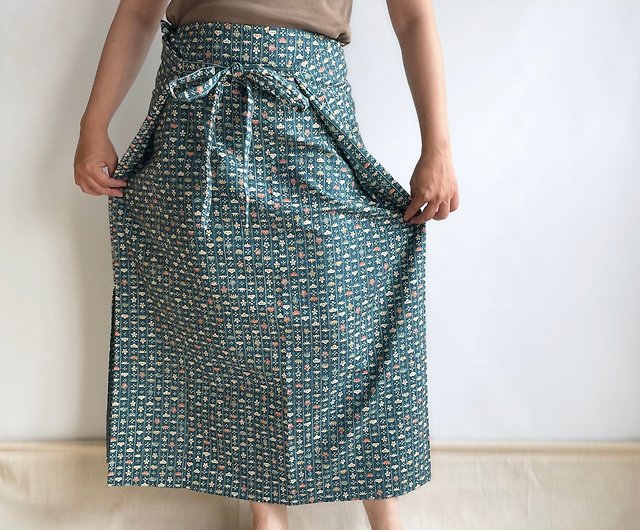 1点もの】四角布のスカート 着物リメイク -絹 紬 着物地 青緑に松竹梅 