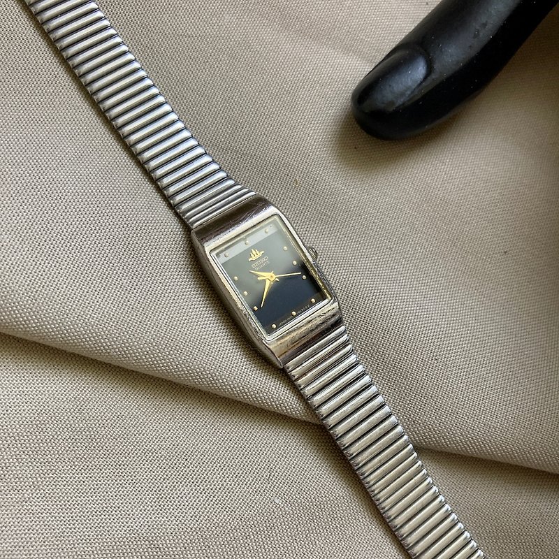SEIKO arc square silver lugs cross grain elastic strap crown series antique watch - นาฬิกาผู้หญิง - โลหะ สีเงิน