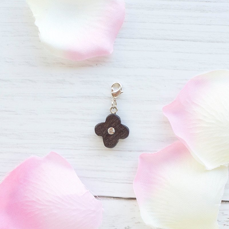 Cloverleaf wooden charm - Charms - Wood Brown