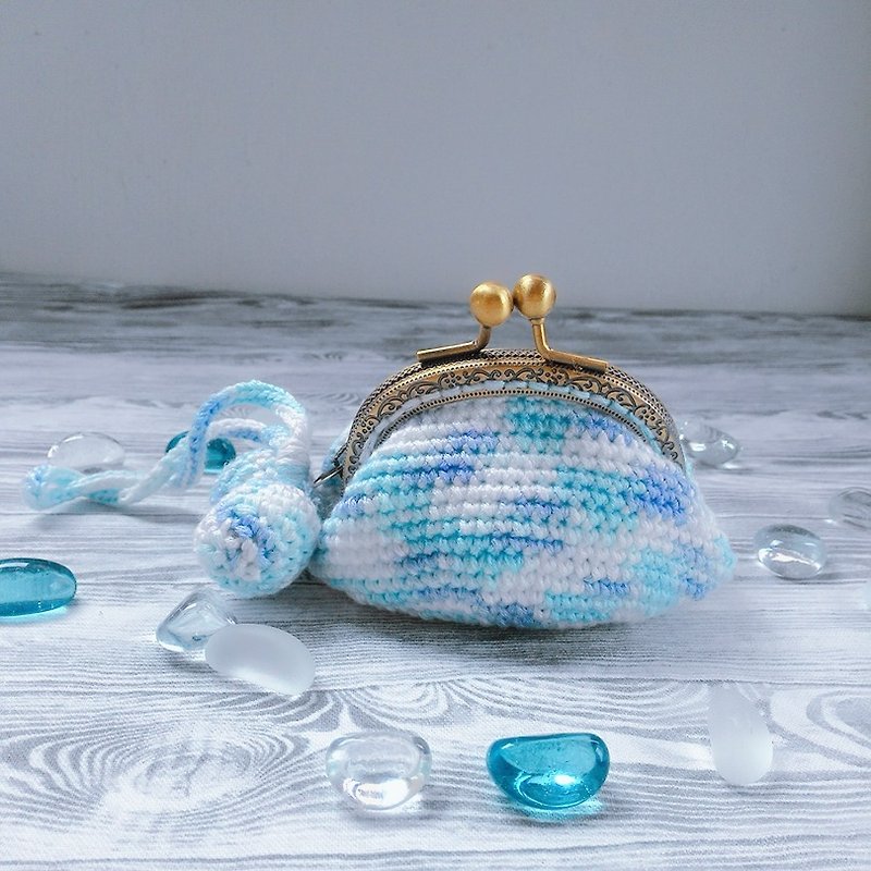Sky blue color lamb velvet cotton yarn hand crocheted gold coin purse - กระเป๋าใส่เหรียญ - กระดาษ สีน้ำเงิน