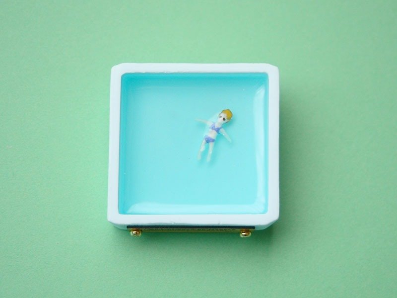 Celebrity Brooch - square / blue - Brooches - Plastic Blue