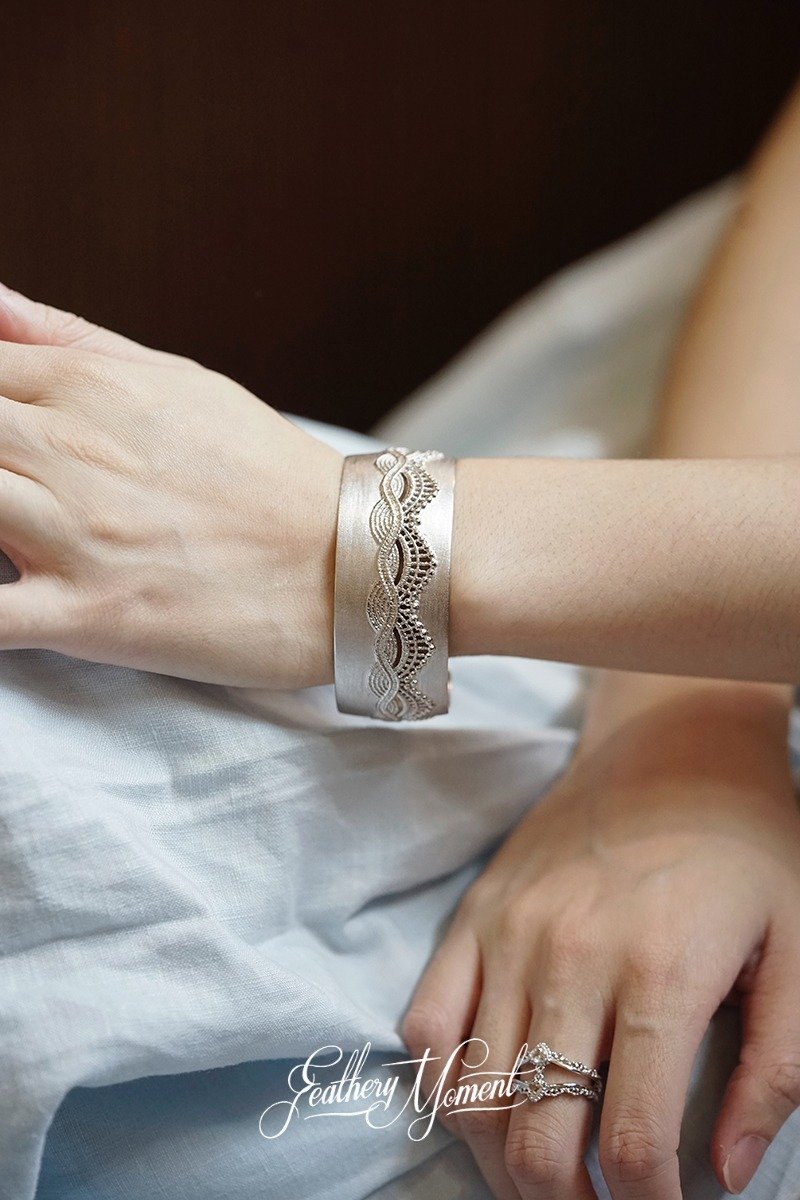 Intricately Crafted, Alluring, Classic 925 Silver Cuff Bracelet – Timeless, Elegant, and Gentle - สร้อยข้อมือ - เงิน 