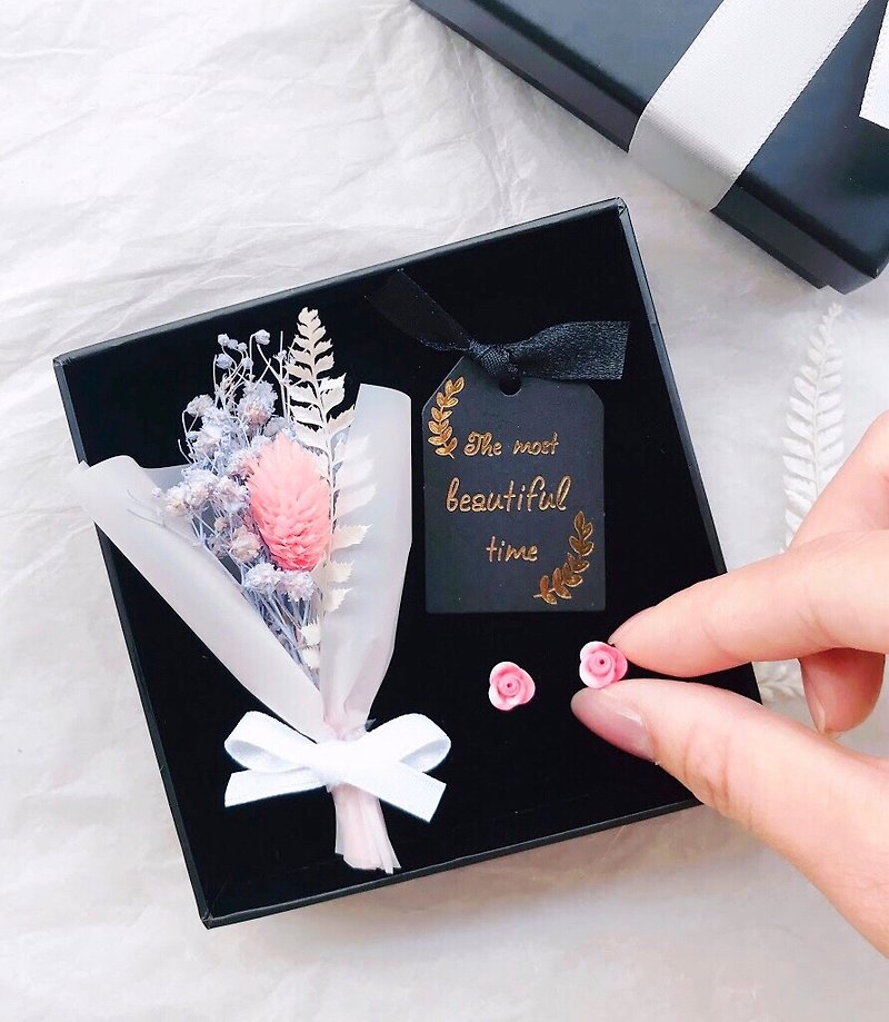 Good Time Bouquet Earrings Gift Box This price includes a pair of earrings in th - ต่างหู - วัสดุอื่นๆ สึชมพู