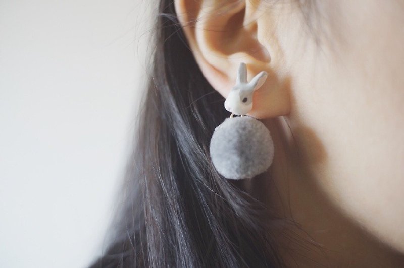 [Unicorn Forest] Gray Rabbit Hairball Single earring / ear clip - Earrings & Clip-ons - Clay 