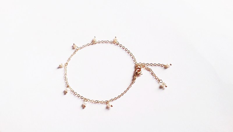 "Girls series" little mini drape fine pearl bracelet - สร้อยข้อมือ - เครื่องเพชรพลอย 