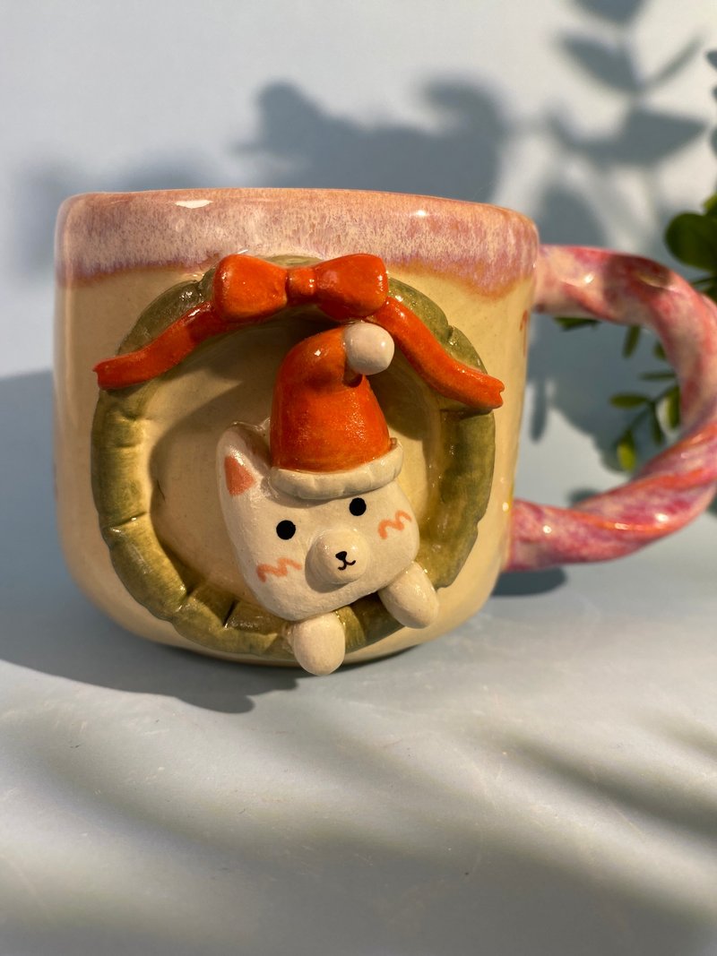Handmade ceramic cup. Handmade ceramic mug with cute Santa cat pattern. for gifts - 咖啡杯/馬克杯 - 陶 多色