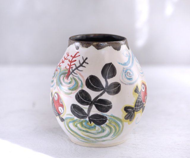 黒い水草と赤い金魚絵の花器/胴丸 - ショップ 春信工房 JAPAN 花瓶
