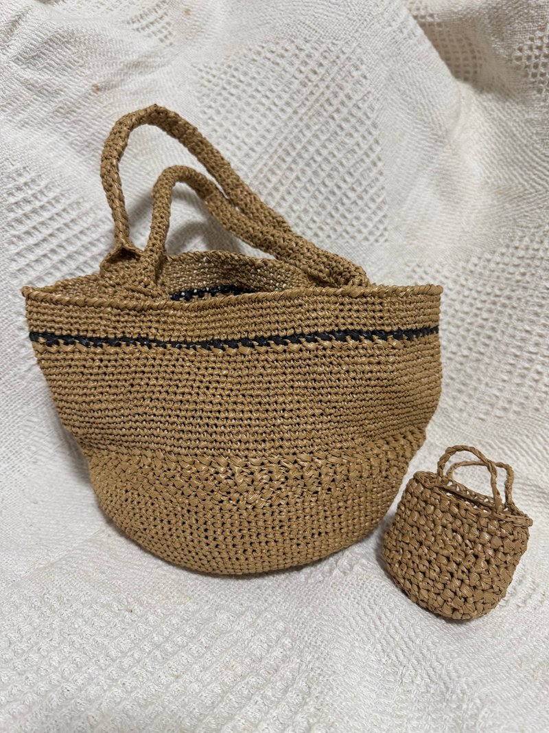 拉菲草編織手提袋送小耳機袋 - 編織/刺繡/羊毛氈/縫紉 - 其他材質 