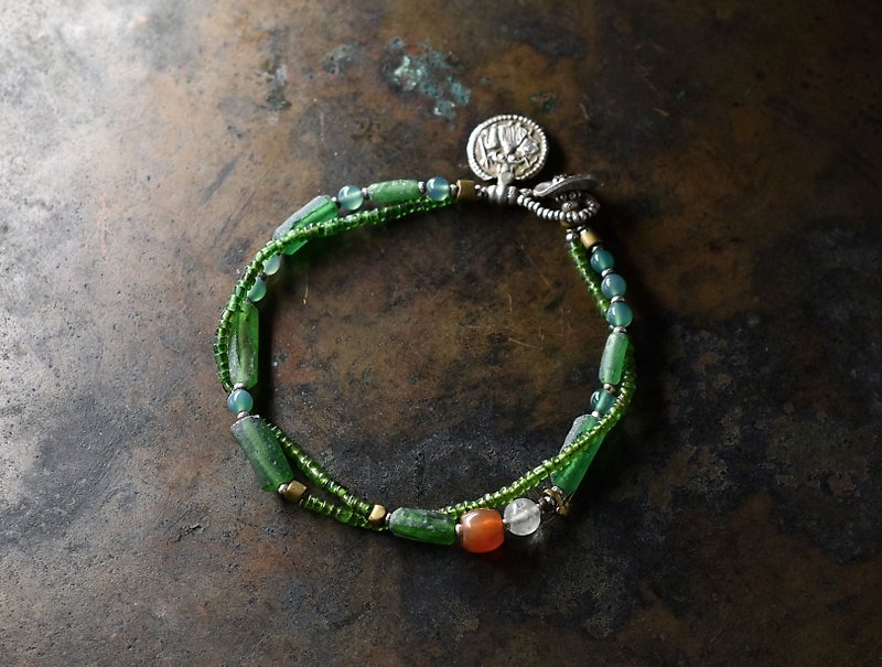 玻璃 手鍊/手鐲 綠色 - Double bracelet of Mizoram carnelian, ancient crystal, Roman glass, green seed beads, green agate, and old Indian Silver charm.