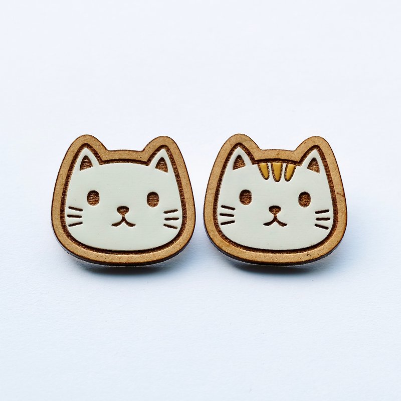 Painted wood brooch - Cat - Brooches - Wood White