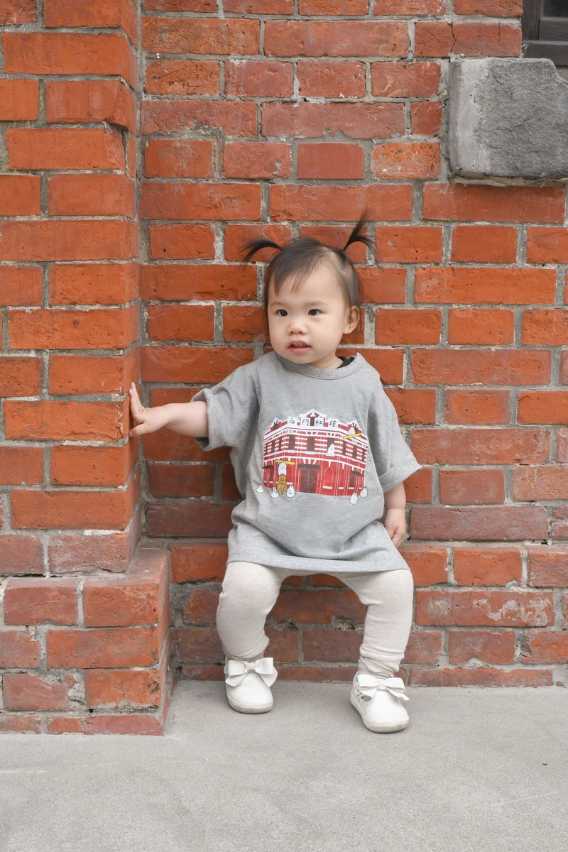 Kid-Mochi Rabbit in Ximen Red House T-shirt - เสื้อยืด - ผ้าฝ้าย/ผ้าลินิน สีเทา