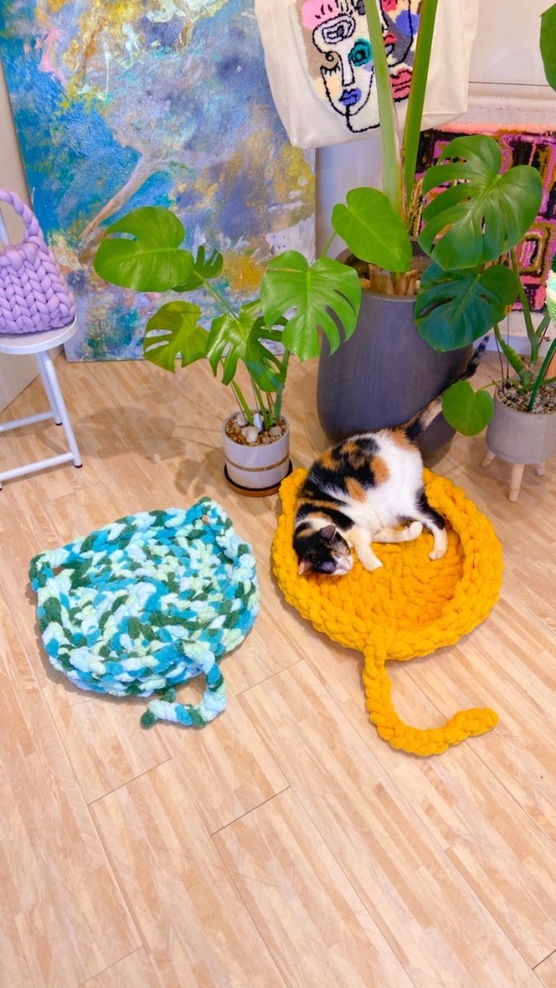 Hand knitted pet cloud sleeping mat - เย็บปักถักร้อย/ใยขนแกะ/ผ้า - วัสดุอื่นๆ 