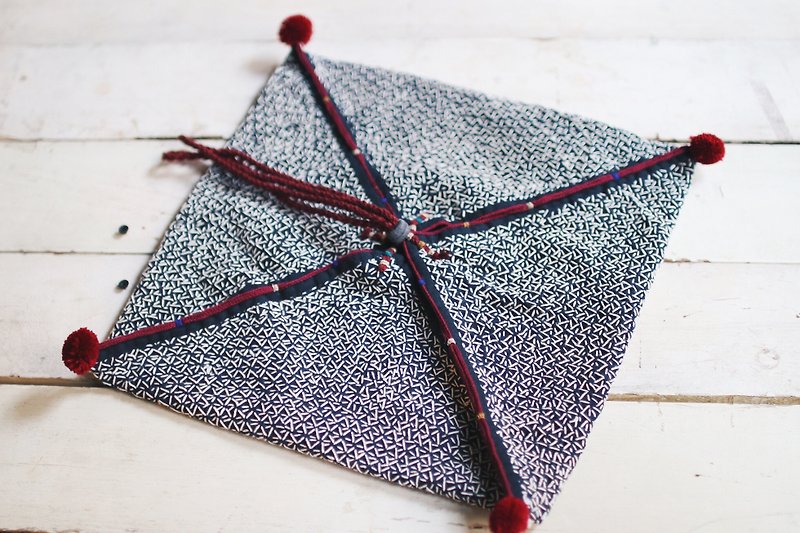 OMAKE ancient hand-embroidered cloth cross-shaped pack bag_ black L - Handbags & Totes - Cotton & Hemp Black