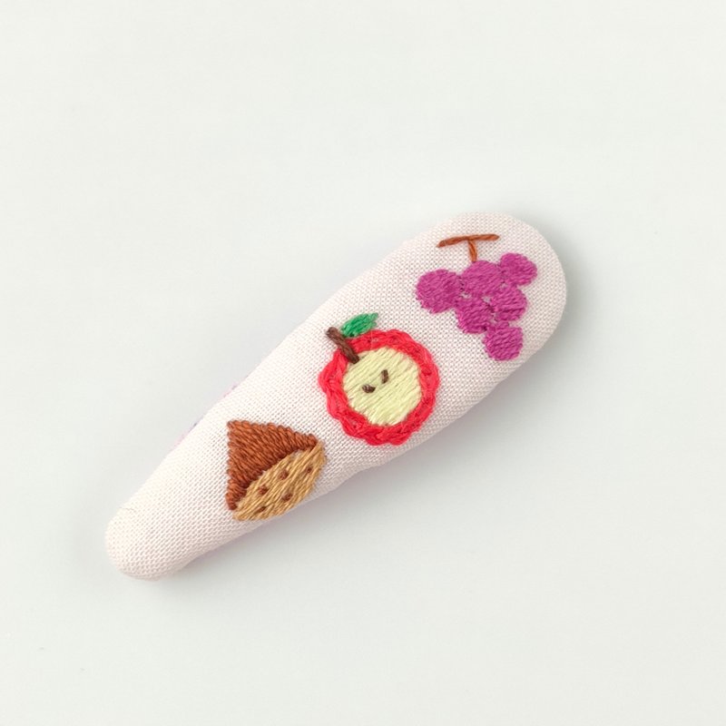 秋の果物刺繍パッチンピン - 髮夾/髮圈 - 棉．麻 紅色