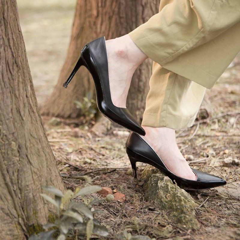 Bottom edge arc design pointed leather fine high heels black - High Heels - Genuine Leather Black