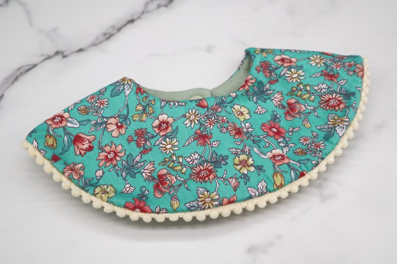 Multiple color flower pattern bib with ponpon (teal) - ผ้ากันเปื้อน - ผ้าฝ้าย/ผ้าลินิน สีเขียว