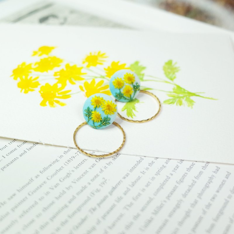 植物#6 台灣特有種 阿里山油菊 手刺繡貼耳耳環 耳夾/耳針 - 耳環/耳夾/耳骨夾 - 繡線 黃色