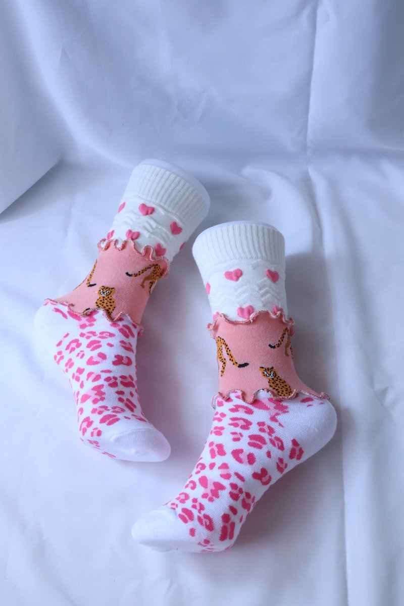 Pink x White Leopard Colorful Mellow Socks Flashy Socks Unique 22.5-25 Women's Socks - ถุงเท้า - วัสดุอื่นๆ สึชมพู