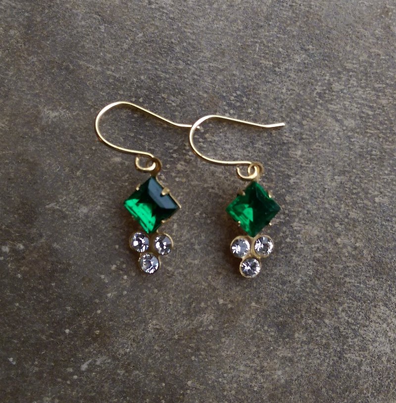 Dark green glass antique brass crystal earrings - ต่างหู - เครื่องเพชรพลอย 