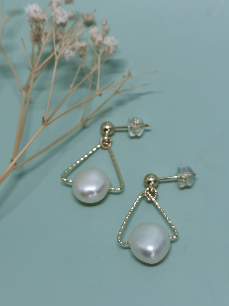 Handmade natural freshwater baroque pearl earrings - Earrings & Clip-ons - Pearl White