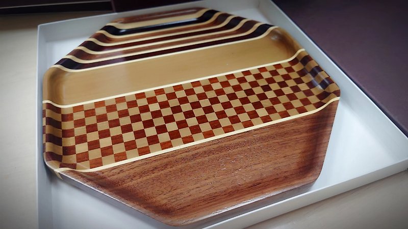 [Hakone Yosegi Marquetry] Japanese craft octagonal tray Ichimatsumon (small) - Serving Trays & Cutting Boards - Wood Brown