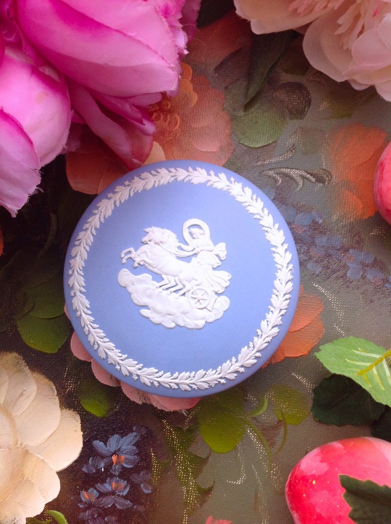 British bone china Wedgwood jasper blue jasper relief Greek mythology round jewelry box - Other - Porcelain Pink