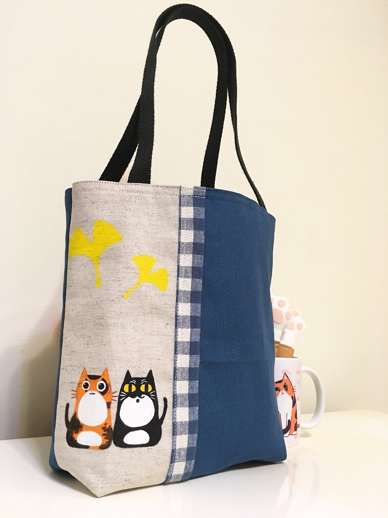 Ginkgo and cat light tote bag - กระเป๋าแมสเซนเจอร์ - ผ้าฝ้าย/ผ้าลินิน 