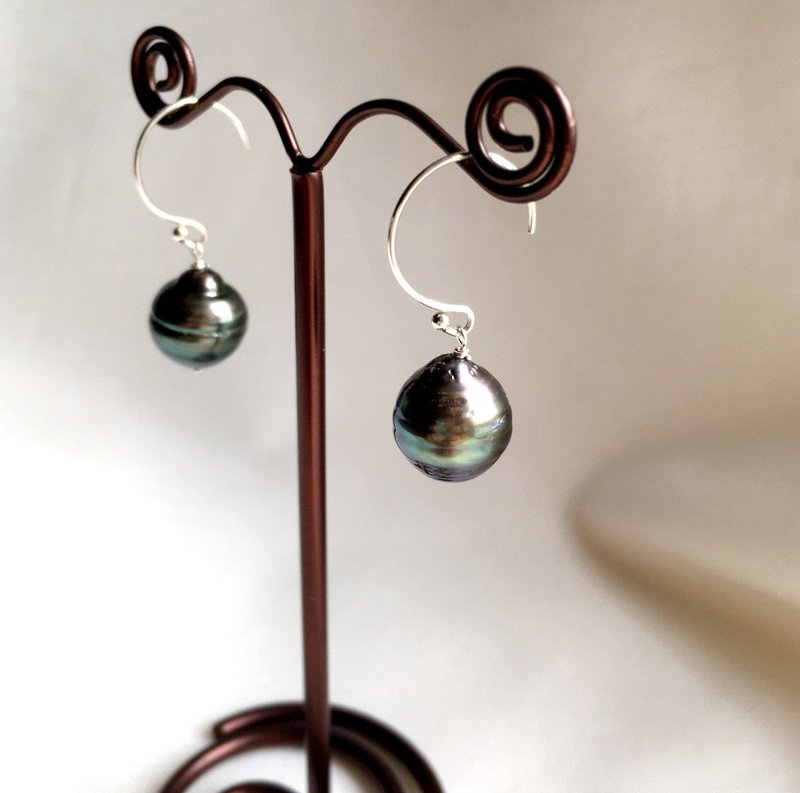 Silver Tahitian Baroque Pearl Earrings - ต่างหู - ไข่มุก สีดำ